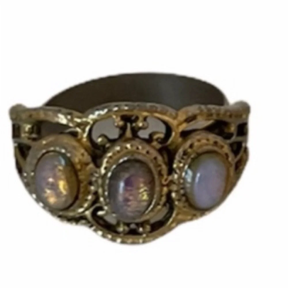 Elegant Vintage Ring 3 Stone Bezel Opal Moonstone Delicate Ornate Gold Filigree